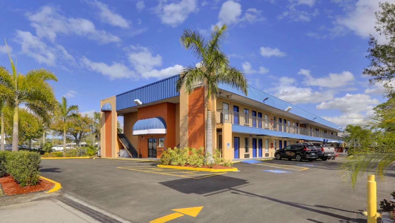 Magnuson Hotel בריידנטון מראה חיצוני תמונה
