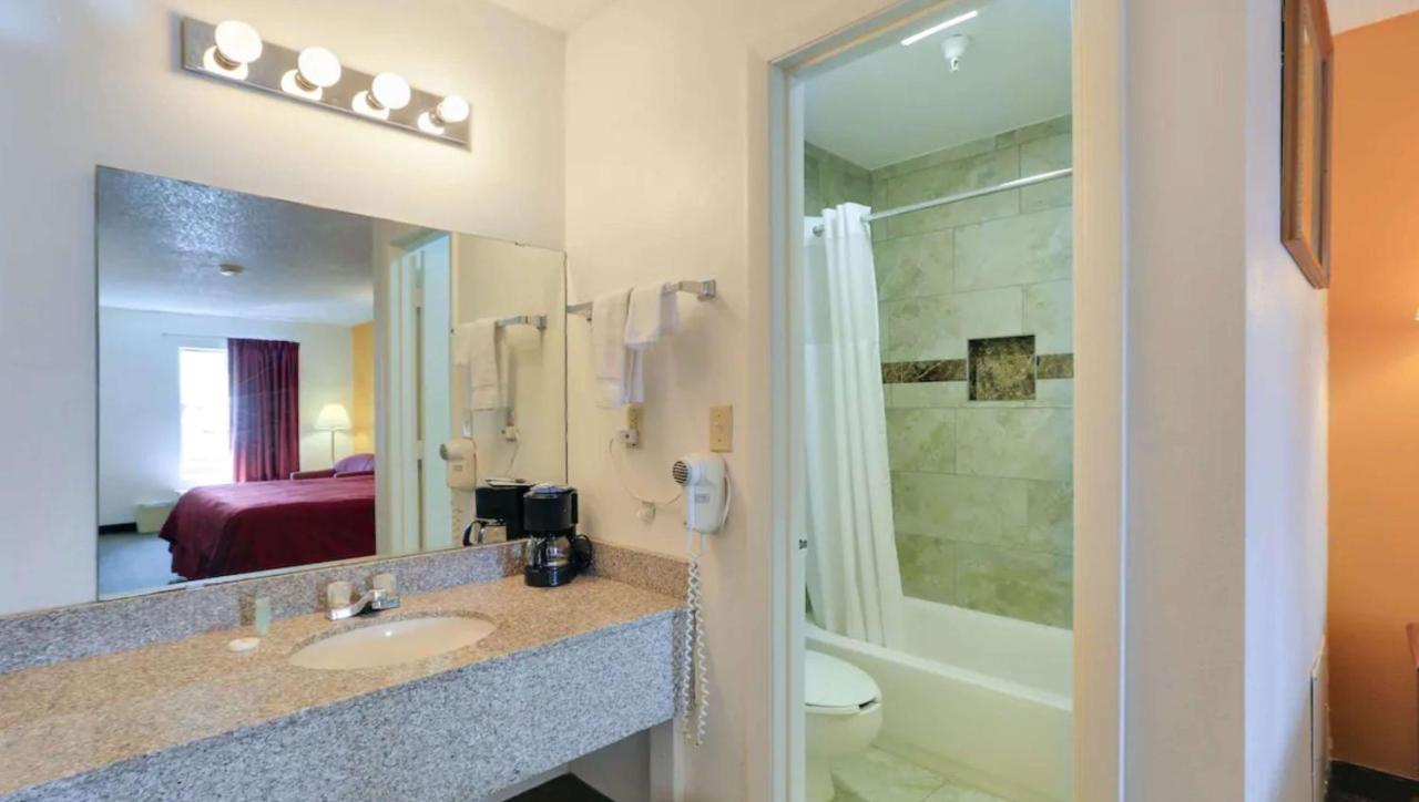 Magnuson Hotel בריידנטון מראה חיצוני תמונה