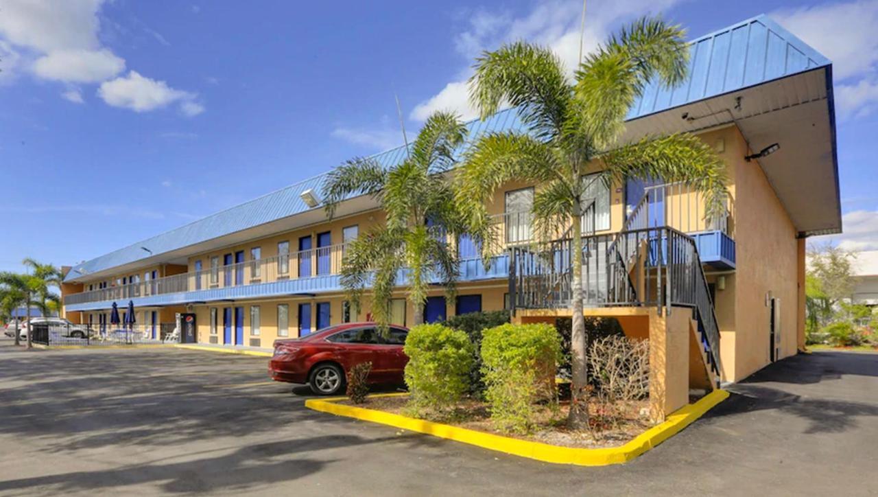 Magnuson Hotel בריידנטון מראה חיצוני תמונה